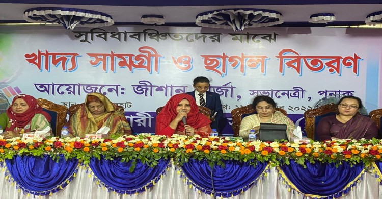 লালমনিরহাট ও রংপুরে সুবিধাবঞ্চিত মানুষের পাশে পুনাক সভানেত্রী