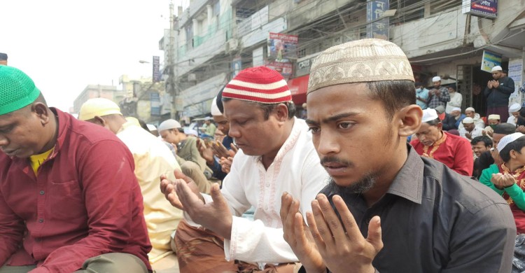 আখেরি মোনাজাতের মধ্য দিয়ে শেষ হলো ৫৬তম বিশ্ব ইজতেমা