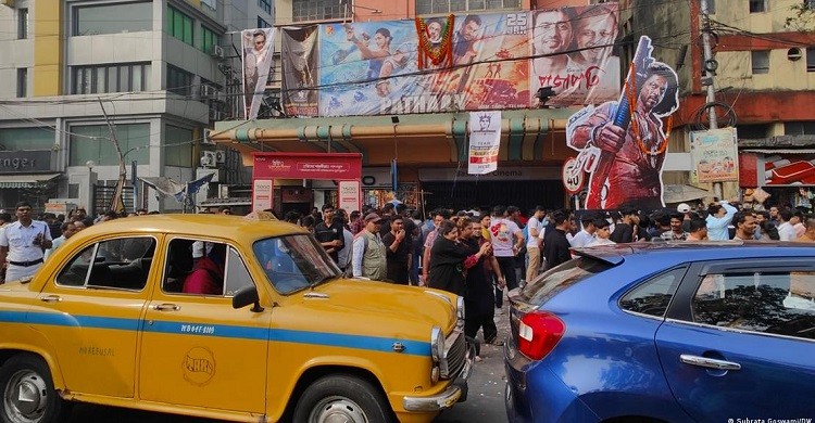 ‘পাঠান’র আয় প্রতিদিন ১০০ কোটি