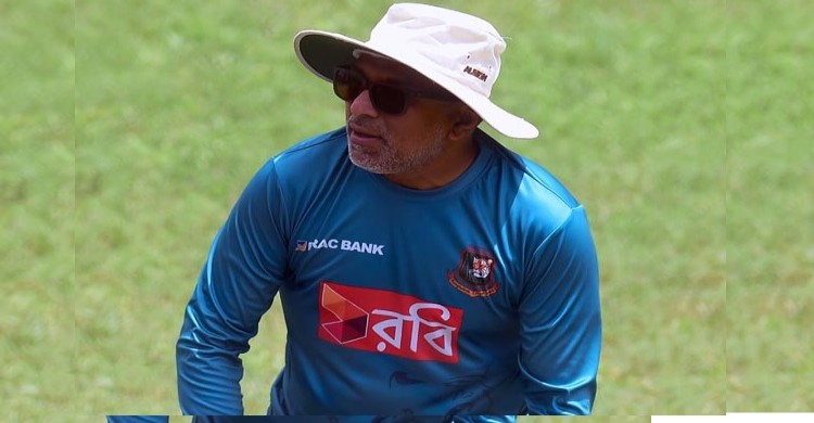 মিরপুরে দ্বিতীয় ইনিংস শুরু চন্ডিকা হাথুরুসিংহের