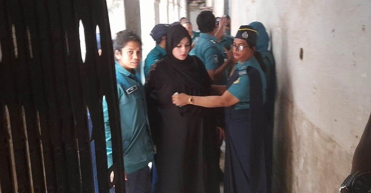 চিত্রনায়িকা মাহি কারাগারে