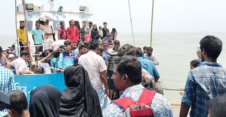 ঈদফেরত ঢাকামুখী মানুষের চাপ ভোলার বিভিন্ন লঞ্চঘাটে