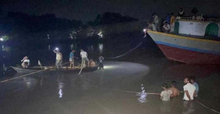 পিকনিকের ট্রলার ডুবে নিহত ৮, অভিযানে নৌবাহিনীর ডুবুরি দল