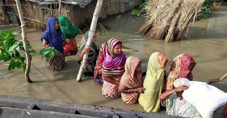 মুসলমানের দায়িত্ব বন্যার্তদের সাহায্য করা