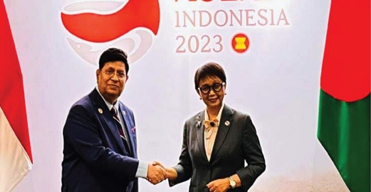 ইন্দোনেশিয়ায় তৈরি পোশাকের বাজার সহজ করার আহ্বান পররাষ্ট্রমন্ত্রীর