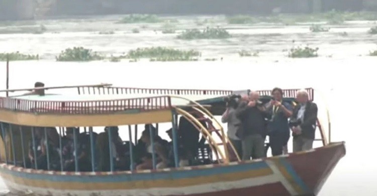 তুরাগে নৌকা ভ্রমণে প্রেসিডেন্ট ম্যাক্রোঁ