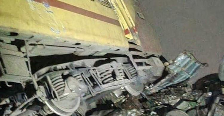 ভারতে ভয়াবহ ট্রেন দুর্ঘটনায় নিহত ১৩