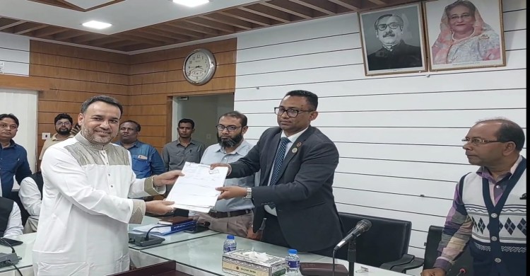 শেষ দিনে মনোনয়নপত্র জমা দিলেন স্বতন্ত্র এমপি প্রার্থী দুলাল বিশ্বাস