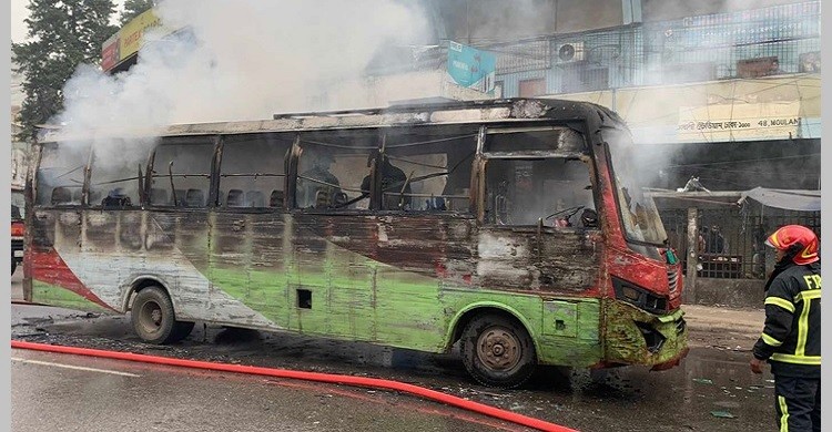 গুলিস্তানে বাসে আগুন দিল দুর্বৃত্তরা
