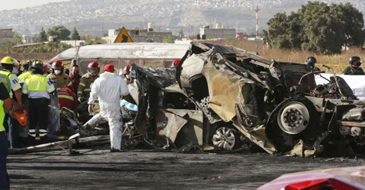 মেক্সিকোতে ভয়াবহ সড়ক দুর্ঘটনায় নিহত ১৯