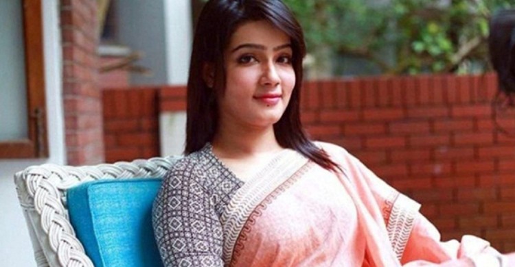পদবি বদলে ফেললেন মাহিয়া মাহি!