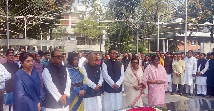 বঙ্গবন্ধুর প্রতিকৃতিতে সমবায় প্রতিমন্ত্রীর শ্রদ্ধা নিবেদন