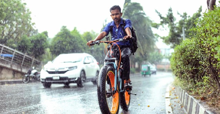 রাজধানীর বিভিন্ন এলাকায় হঠাৎ বৃষ্টি