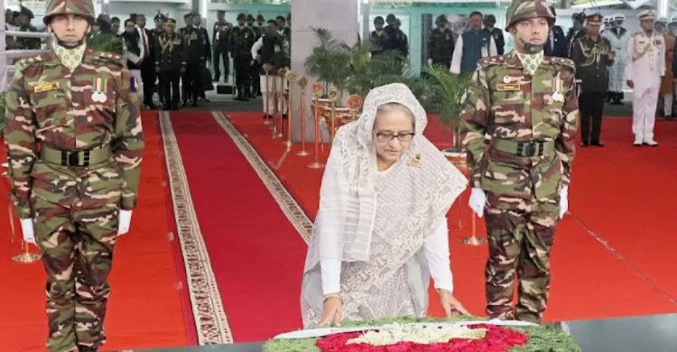 জন্মদিনে বঙ্গবন্ধুর প্রতিকৃতিতে প্রধানমন্ত্রীর শ্রদ্ধা
