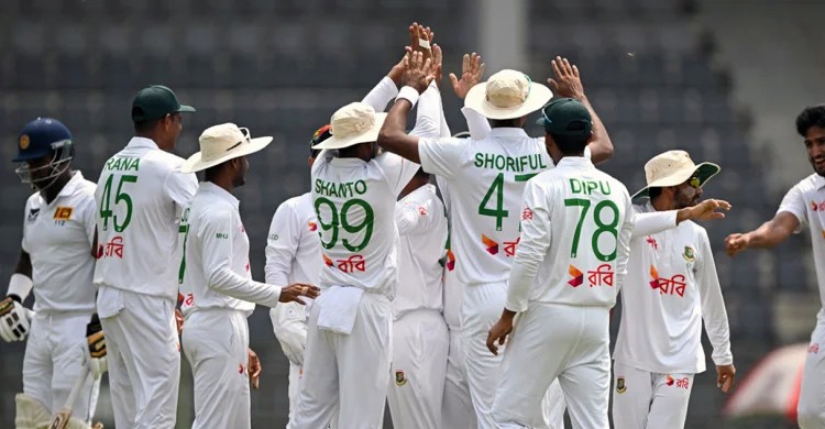 পেসারদের দাপটে ব্যাটিং বিপর্যয়ে  শ্রীলঙ্কা