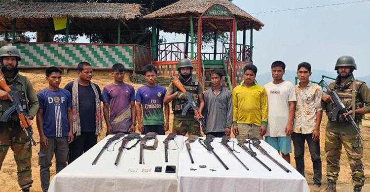 বান্দরবানে সেনা অভিযানে কেএনএফের ৮ সদস্য আটক