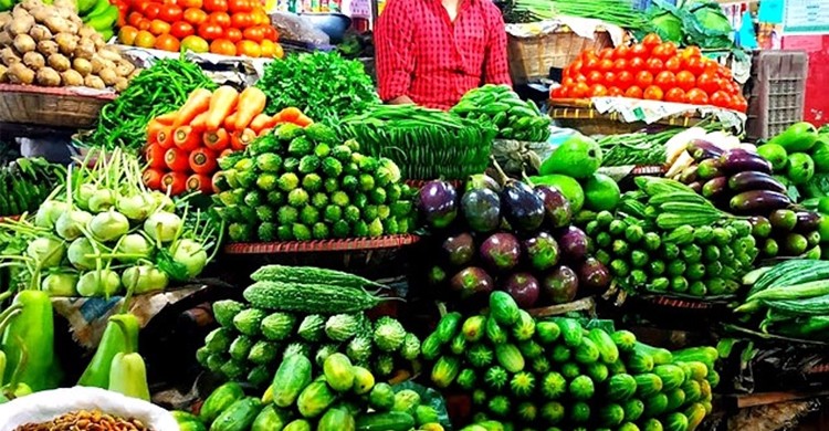 গরমে বাজারে বেড়েছে সবজির দাম