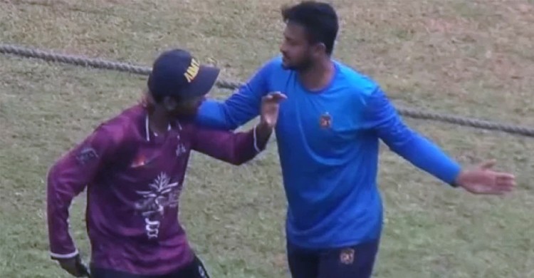মেজাজ হারিয়ে ভক্তকে চড় মারতে গেলেন সাকিব
