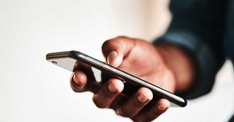 বাড়ছে মোবাইলে কথা বলা ও ইন্টারনেটের খরচ