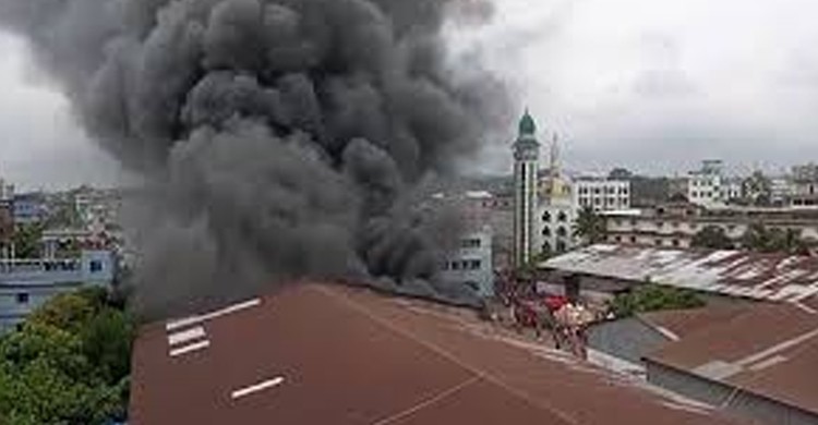 ঝুটের গুদামে আগুন, নিয়ন্ত্রণে ৬ ইউনিট