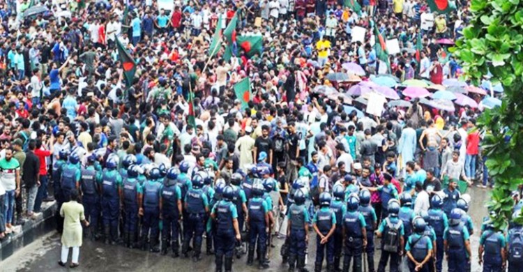 আবারও শাহবাগে শিক্ষার্থীদের অবরোধ, যানচলাচল বন্ধ