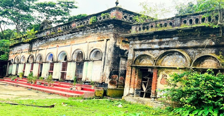 সুনামগঞ্জের শান্তিগঞ্জে বিনষ্ট হচ্ছে ৩শত বছরের পুরনো রাধামাধব আখড়া, নজর নেই প্রত্নতত্ত্ব অধিদপ্তরের
