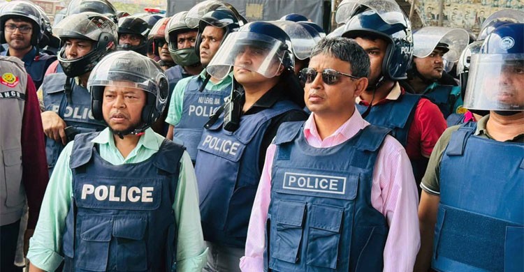 ধৈর্যের পরীক্ষা দিচ্ছি, এটা দুর্বলতা নয় : ডিবিপ্রধান হারুন