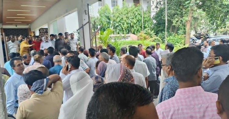 প্রধান বিচারপতির পদত্যাগের দাবিতে সুপ্রিম কোর্টে শিক্ষার্থীদের বিক্ষোভ
