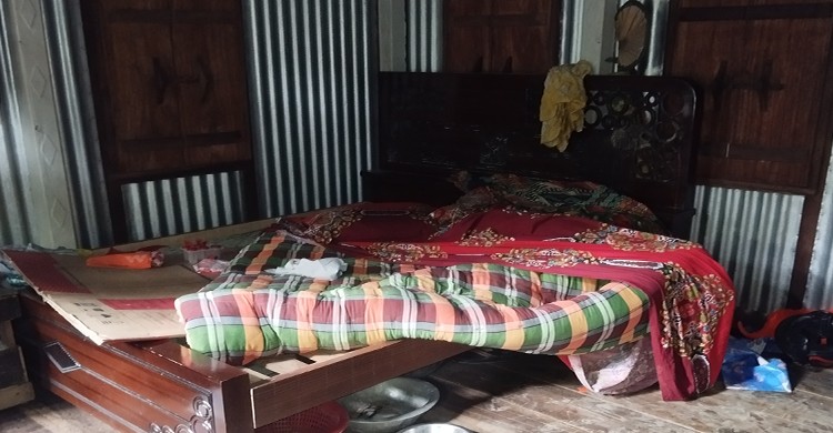 সিরাজদীখানে হত্যার জেরে প্রতিপক্ষের বাড়িঘর ভাঙচুর লুটপাট
