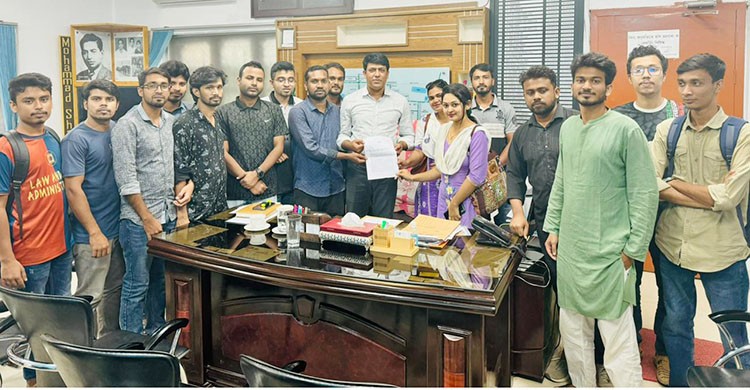 রাবিতে বিলবোর্ড স্থাপনের দাবিতে ছাত্রদলের স্মারকলিপি প্রদান
