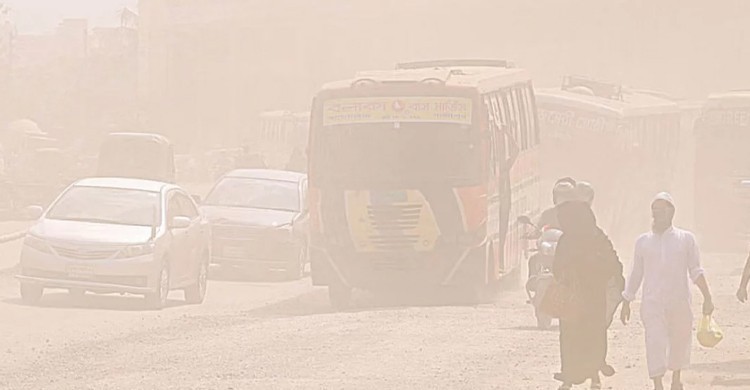 আজ বায়ুদূষণের শীর্ষ স্থানে ঢাকা