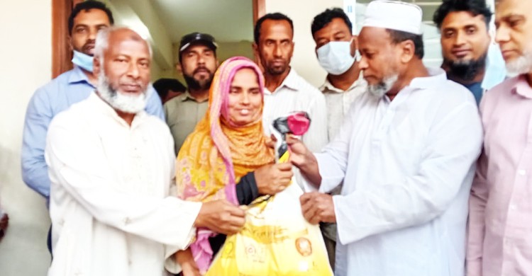 কাপাসিয়ায় হতদরিদ্রদের মাঝে বিনামূল্যে ভিজিএফ চাল বিতরণ শুরু