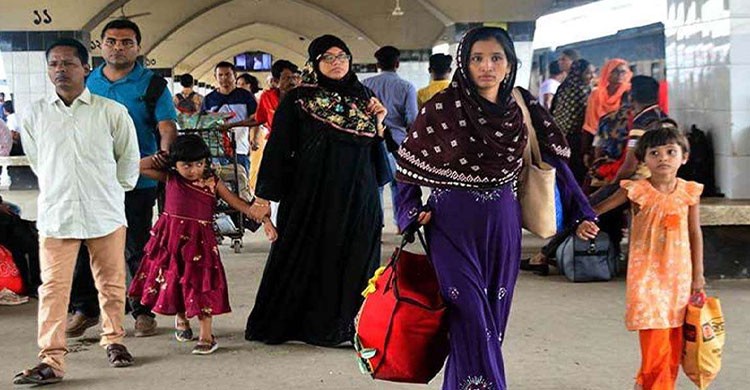 ঈদের ছুটি শেষে ঢাকায় ফিরতে শুরু করেছে মানুষ