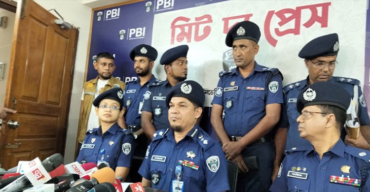 ‘সৌদির কফিলকে’ বশে আনতে জিনের বাদশার খপ্পরে নারী, গ্রেফতার ৩