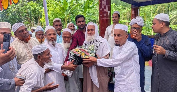 রাজবাড়ীর খানখানাপুরে দীর্ঘদিনের ইমামকে রাজকীয় বিদায়