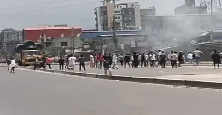 শ্রীপুরে ঝুট ব্যবসা নিয়ে বিএনপি সমর্থকদের মধ্যে উত্তেজনা, আহত ১