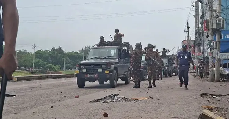 গোপালগঞ্জে রাত আটটা থেকে কারফিউ জারি