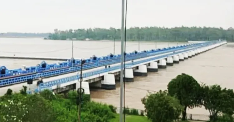 তিস্তা নদীর পানি বিপদসীমার কাছাকাছি, বন্যার আশঙ্কায় চরের মানুষ আতঙ্কে
