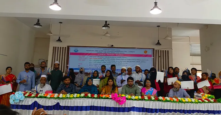 কাশিয়ানীতে মাধ্যমিক ও উচ্চমাধ্যমিক পর্যায়ের কৃতি শিক্ষার্থীদের পুরস্কার বিতরণ