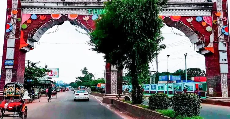 চট্টগ্রামে কাভার্ড ভ্যানে পিকআপের ধাক্কা, নিহত ৪