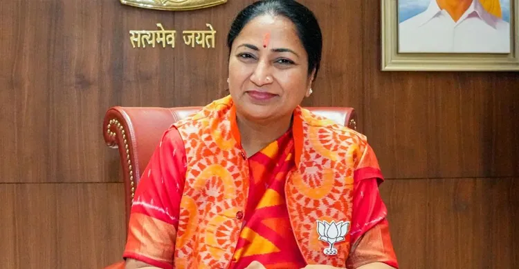 বাসভবনে গিয়ে দিল্লির মুখ্যমন্ত্রীকে চড় মাড়ল যুবক!