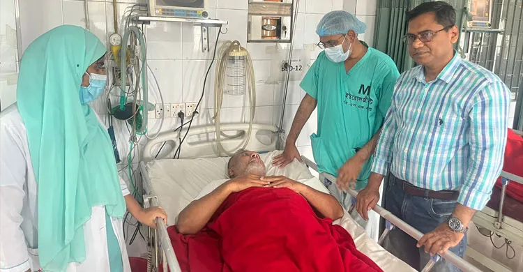 এসএম জিলানীর শরীরে রয়ে যাওয়া 'পিলেট' অপসারণ করলেন বিএনপির স্বাস্থ্য সম্পাদক ডা. রফিক