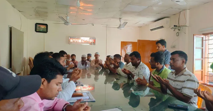আলহাজ্ব হাসান আলীর সুস্থতায় দোয়া ও মিলাদ মাহফিল অনুষ্ঠিত