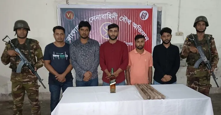 মাদারীপুরে কেন্দ্রীয় বিএনপি নেতার গাড়ি থেকে বিদেশী মদসহ আটক ৫,গাড়ি জব্দ