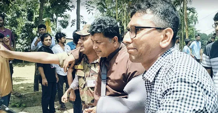 চট্টগ্রাম বিশ্ববিদ্যালয়ে ফের উত্তেজনা, রণক্ষেত্রে পরিণত