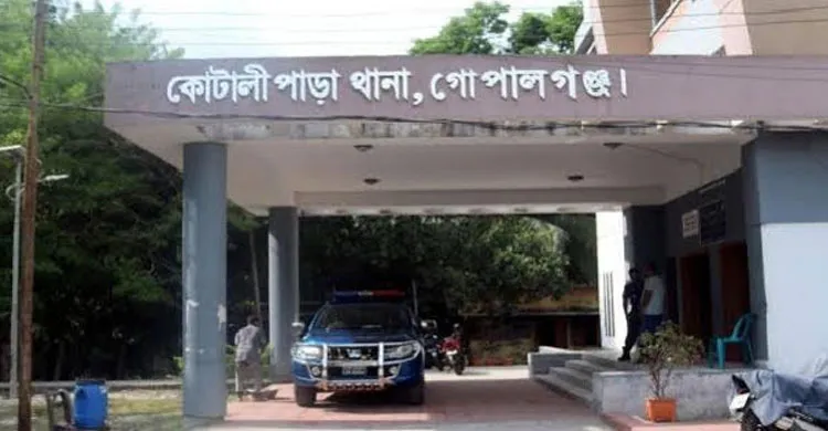 ৪ যুগ পর বেদখল জমি বুঝে পেল কোটালীপাড়া থানা পুলিশ