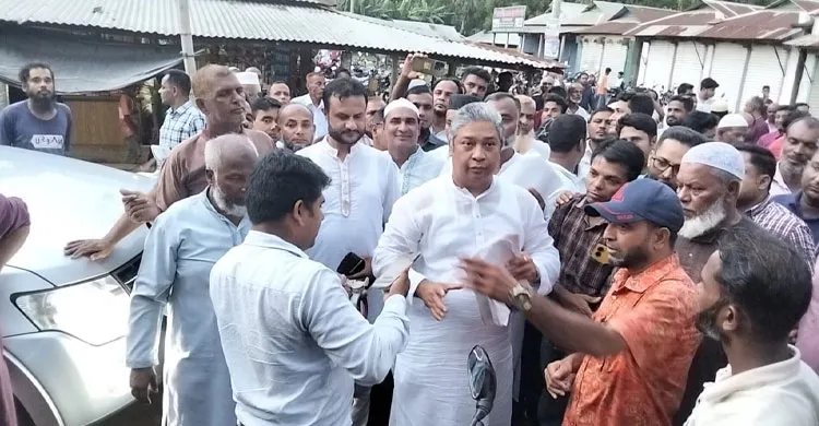কাপাসিয়ায় বিএনপি নেতা শাহ রিয়াজুল হান্নানের ব্যাপক গণসংযোগ