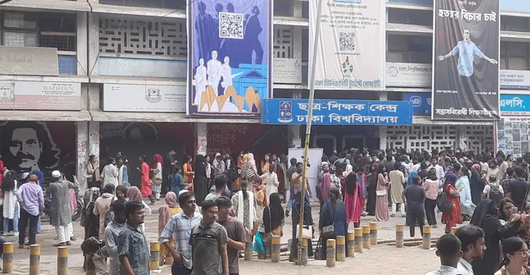 টিএসসি কেন্দ্রে ৩ ঘণ্টায় ভোট পড়েছে ৩৫ শতাংশ