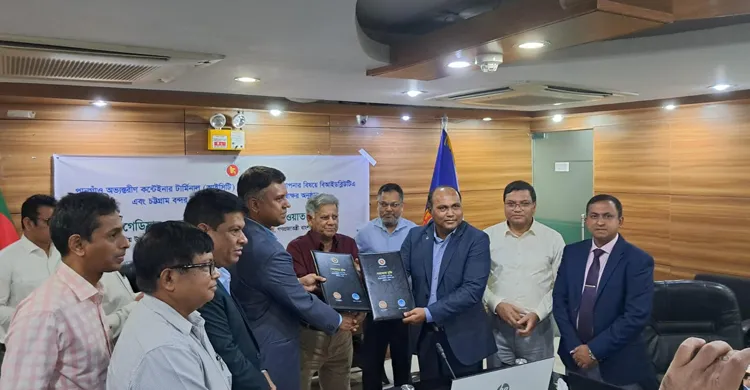 হেভি লিফট কার্গো জেটি নির্মাণে নৌবাহিনীর সাথে চুক্তি স্বাক্ষর করেছে চট্টগ্রাম বন্দর