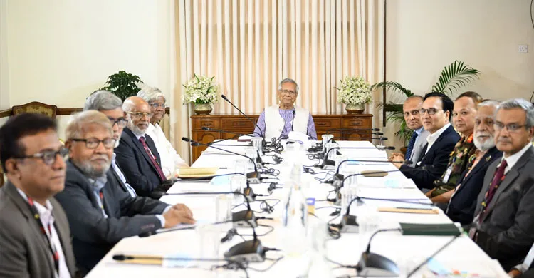 নির্ধারিত ছয় মাসের আগেই নতুন বেতন কাঠামো চূড়ান্ত হবে: প্রধান উপদেষ্টাকে কমিশন চেয়ারম্যান